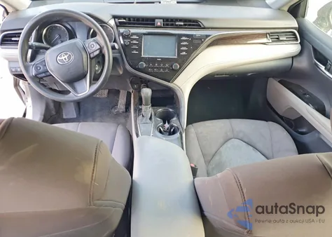 2020 Toyota Camry Le z USA, uszkodzony, nr VIN 4T1C11AKXLU347344